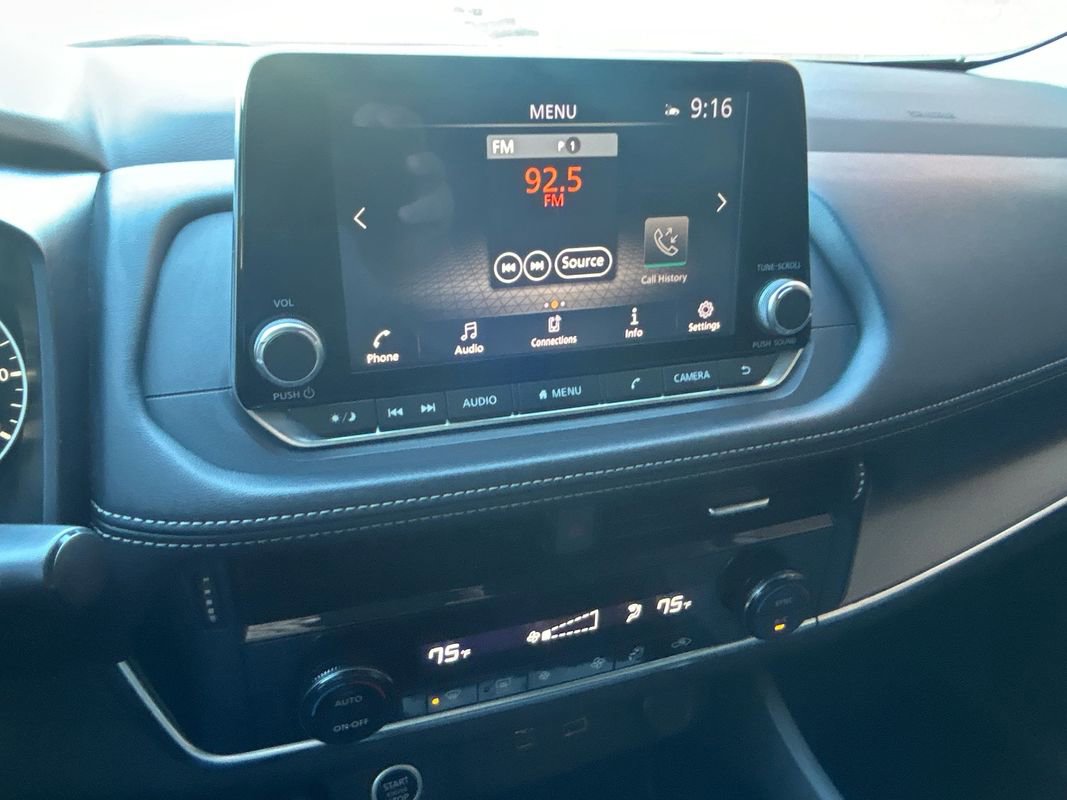 Used 2021 Nissan Rogue SV image 11