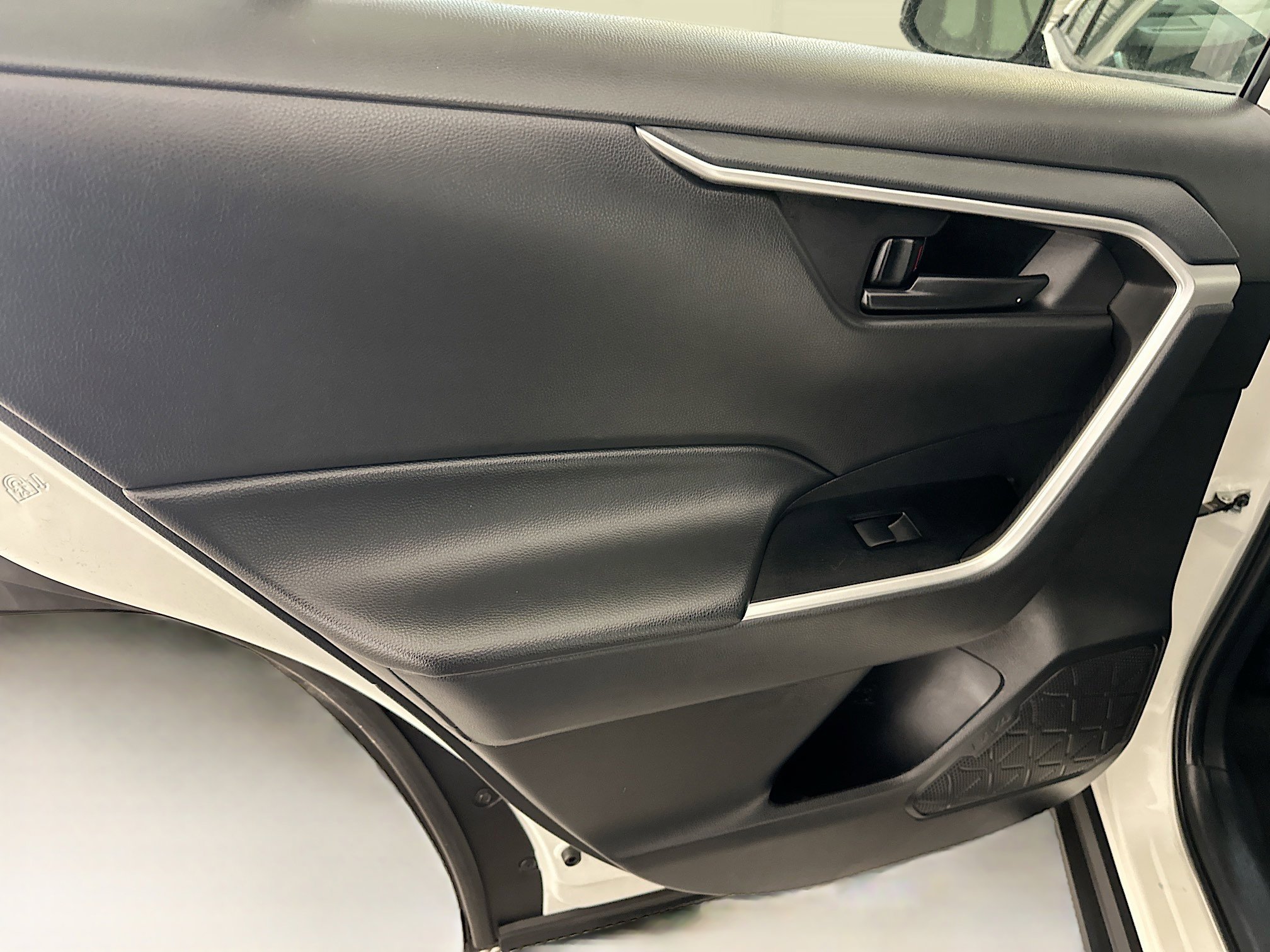 Used 2024 Toyota RAV4 LE image 27