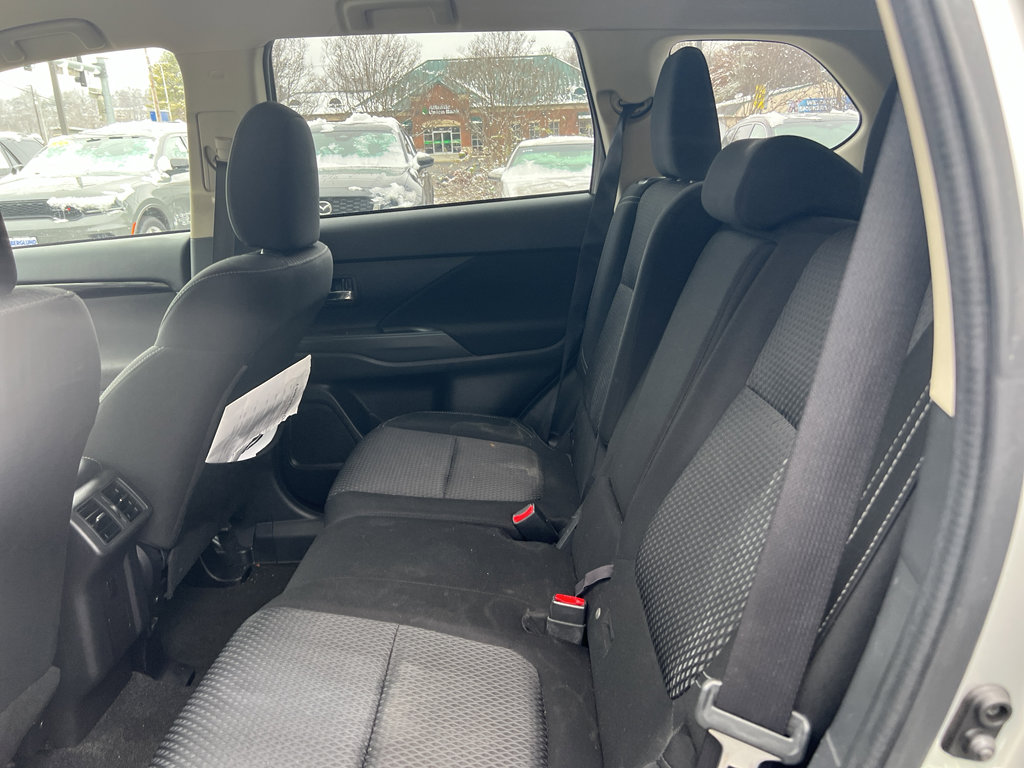 Used 2019 Mitsubishi Outlander ES image 8