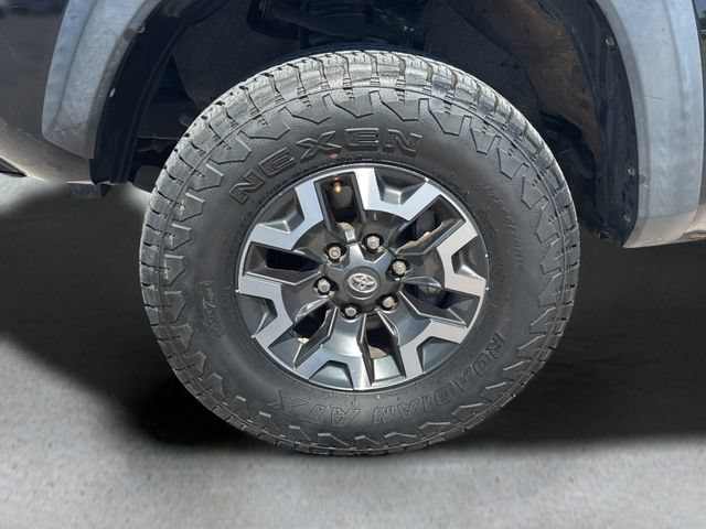 Used 2017 Toyota Tacoma TRD Off-Road w/ Premium & Technology Package AWD/4WD image 27