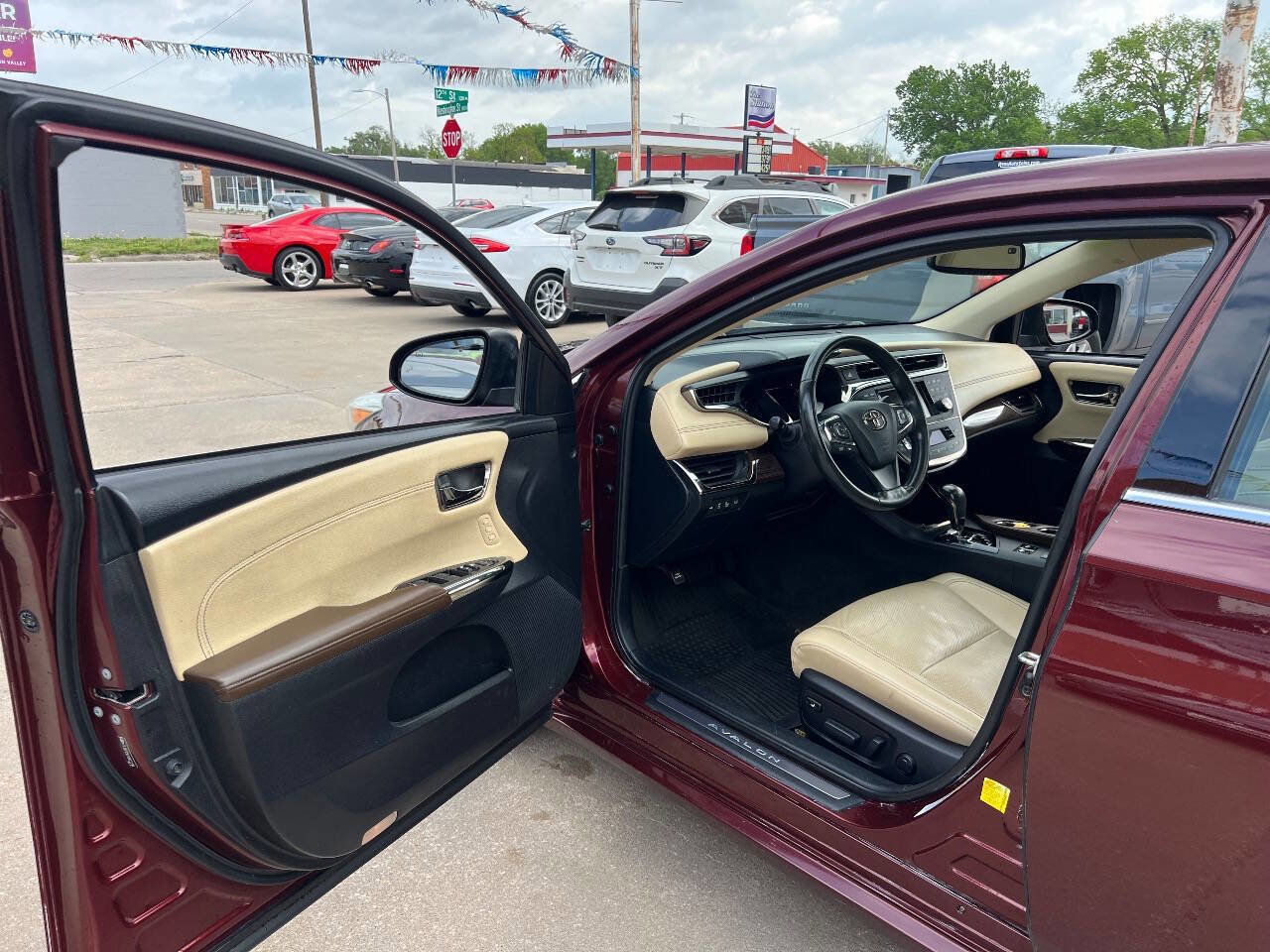 Used 2013 Toyota Avalon Limited w/ Technology Pkg FWD image 8