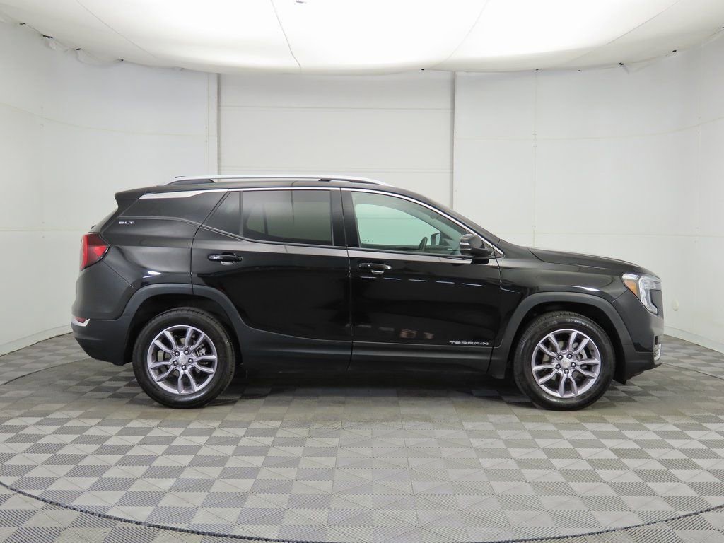 Used 2023 GMC Terrain SLT image 4