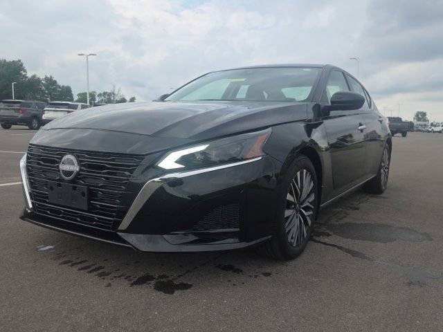 Used 2024 Nissan Altima 2.5 SV w/ SV Premium Package FWD video 2