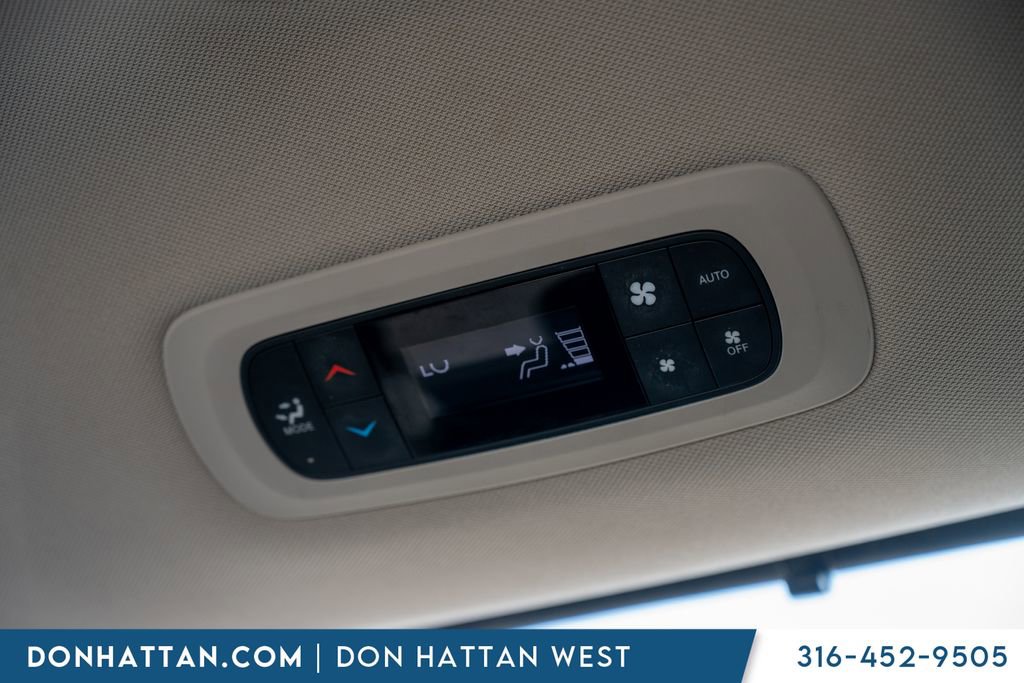 Used 2022 Chrysler Pacifica Touring-L image 25