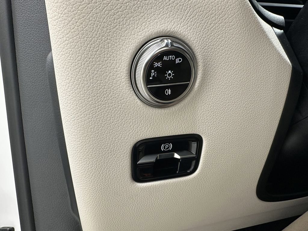 Certified 2025 Mercedes-Benz GLC 350e 4MATIC image 33