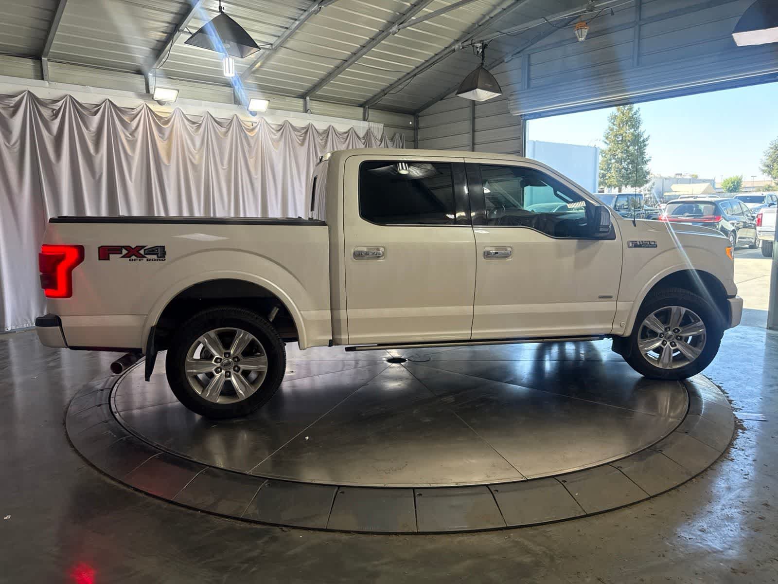 Used 2017 Ford F150 Platinum w/ Equipment Group 701A Luxury AWD/4WD image 3