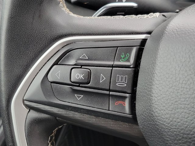 Used 2025 Jeep Grand Cherokee Laredo AWD/4WD image 12