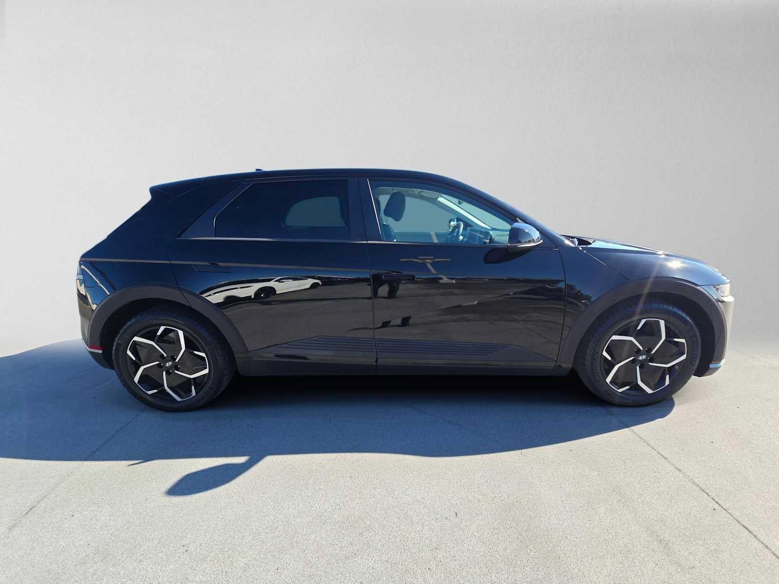 Used 2024 Hyundai Ioniq 5 SEL RWD image 2
