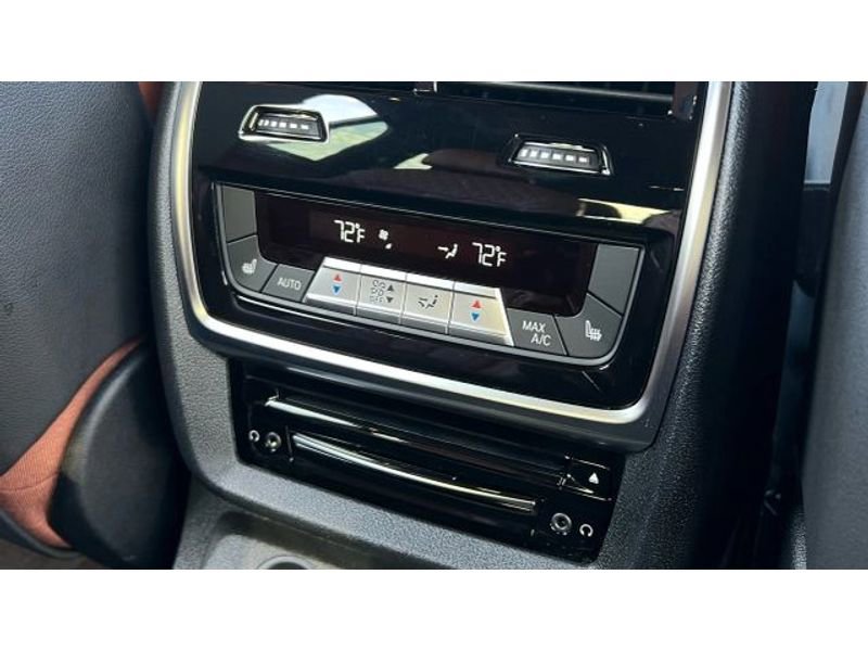Used 2020 BMW X7 M50i image 24