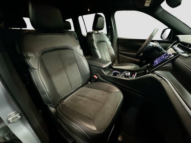 Used 2024 Jeep Grand Cherokee Altitude image 28