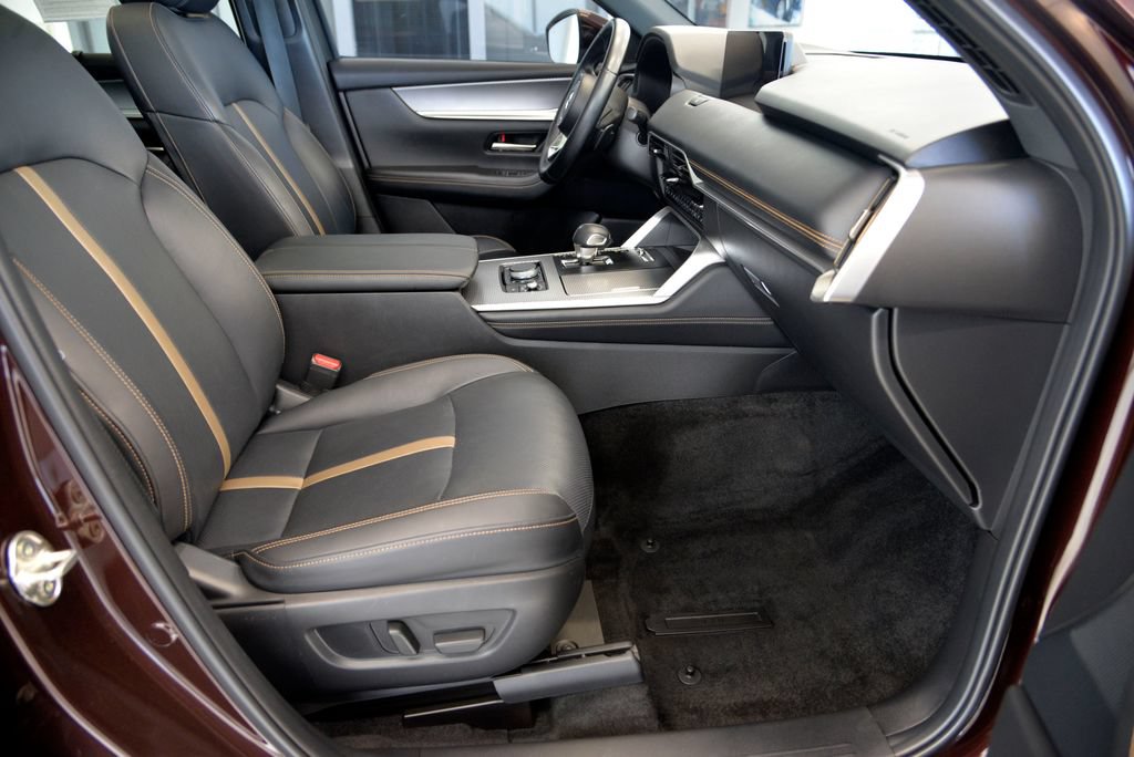 Certified 2024 MAZDA CX-90 Plug-In Hybrid w/ Premium Plus AWD/4WD image 31