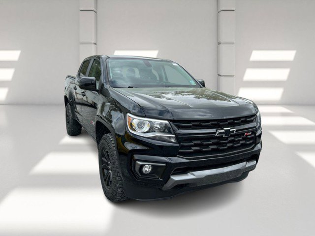 Used 2022 Chevrolet Colorado Z71 w/ Z71 Midnight Edition image 3