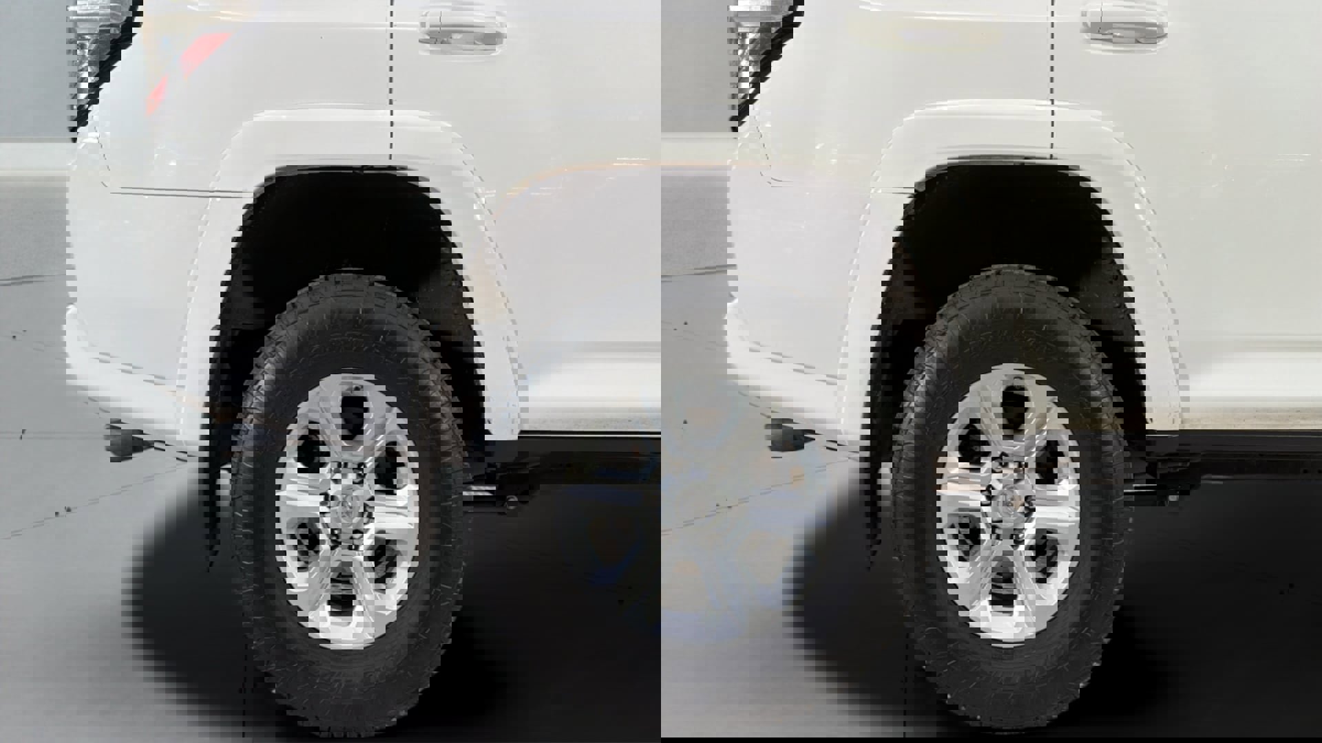 Used 2018 Toyota 4Runner SR5 AWD/4WD image 35