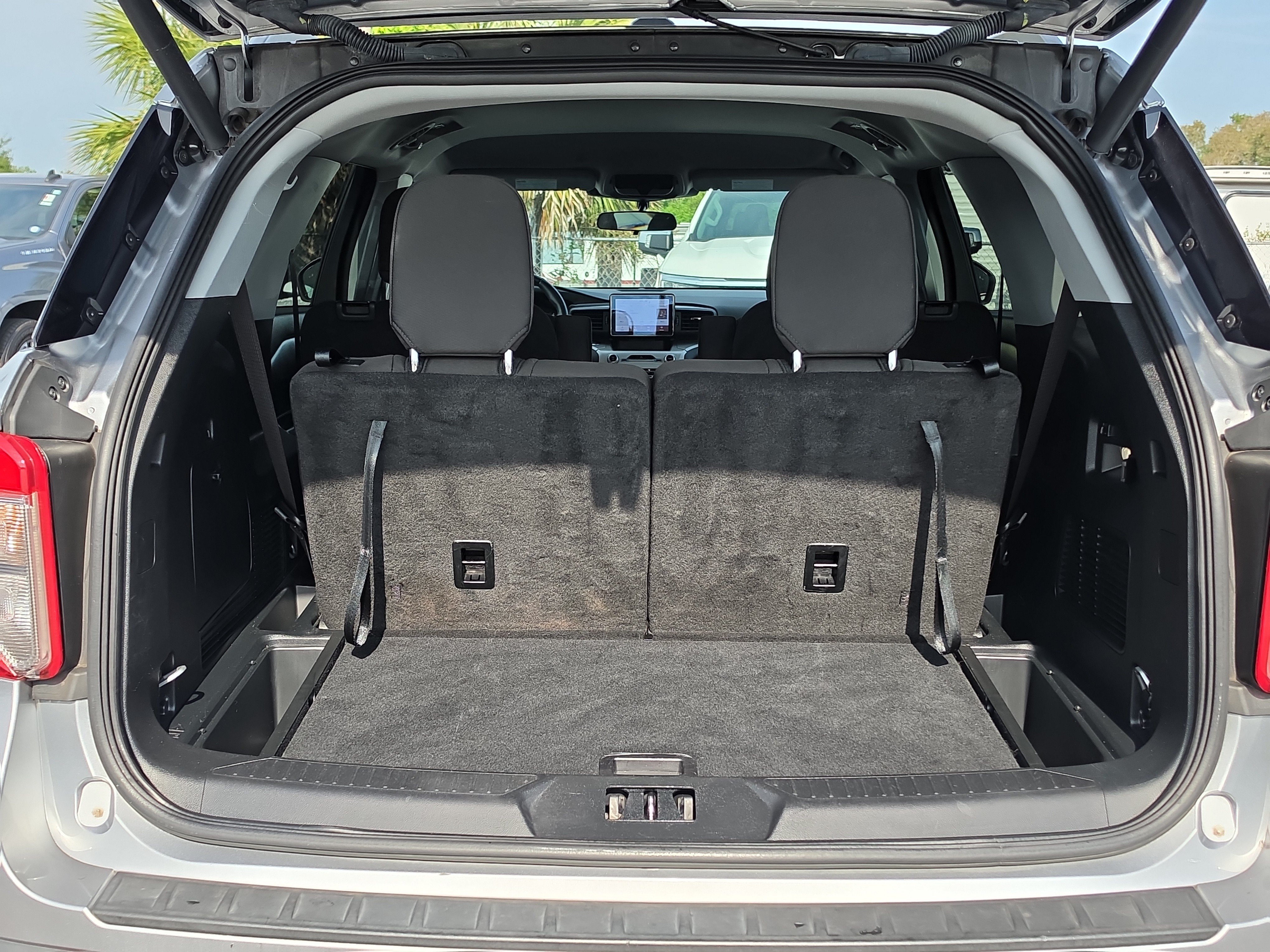 Used 2023 Ford Explorer XLT RWD image 6