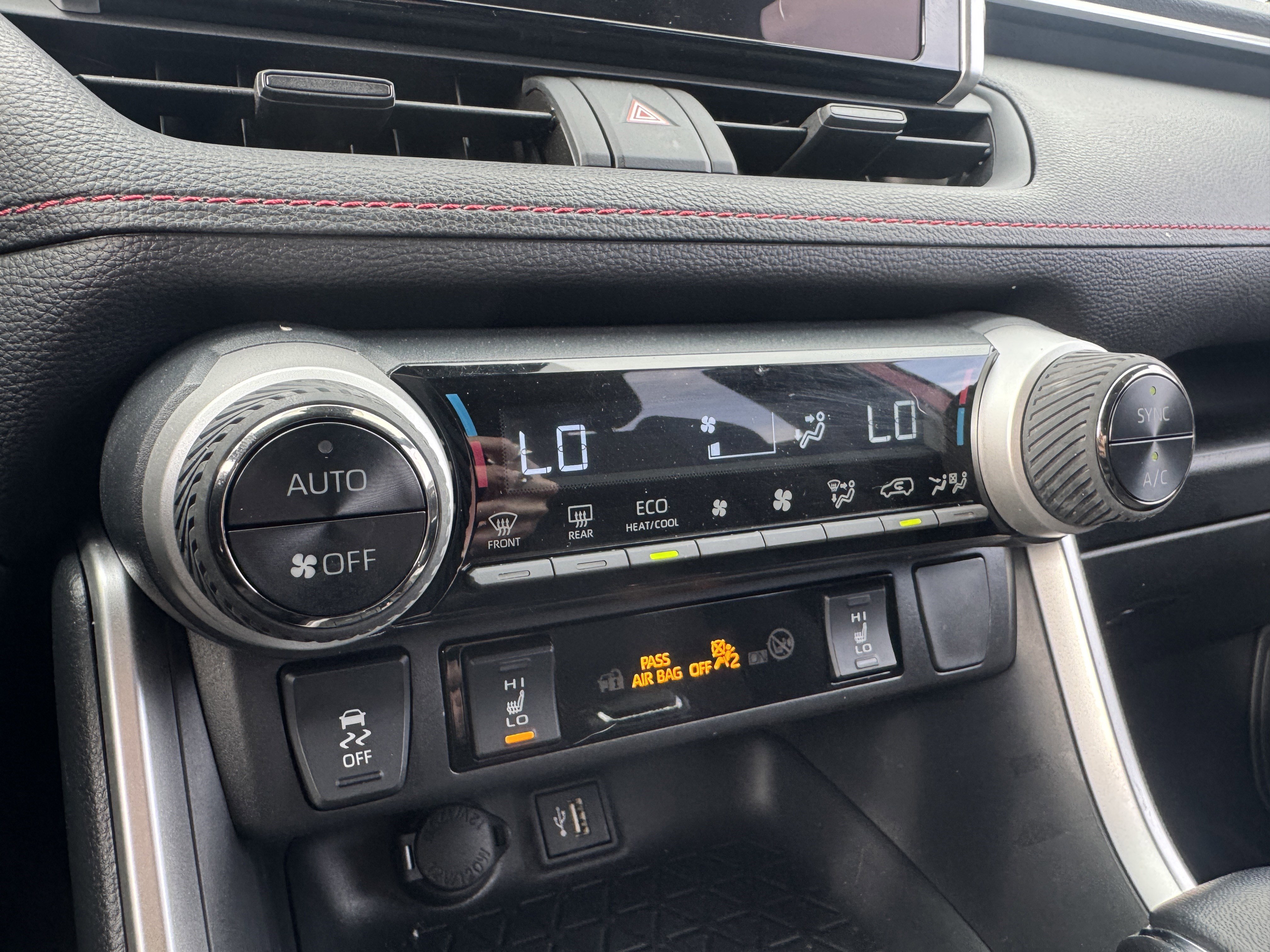 Used 2023 Toyota RAV4 SE w/ Weather & Moonroof Package image 26