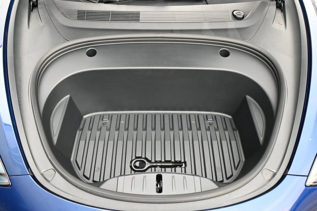 Used 2023 Tesla Model 3 Standard Range image 17