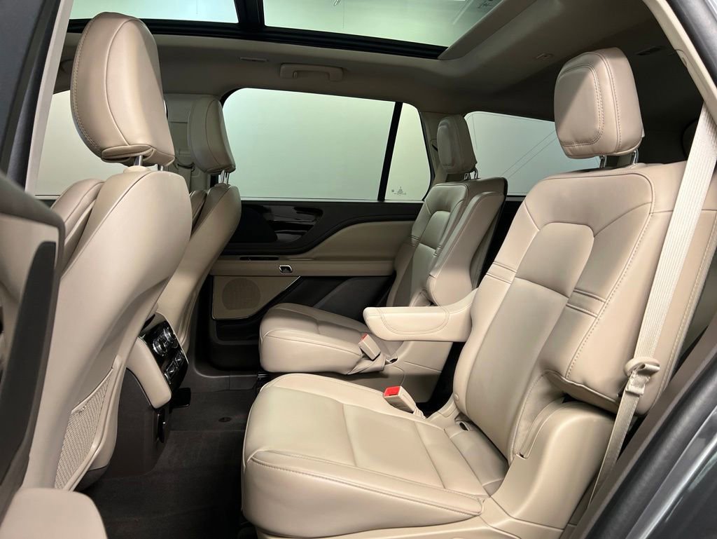 Used 2023 Lincoln Aviator AWD w/ Premium Package image 37
