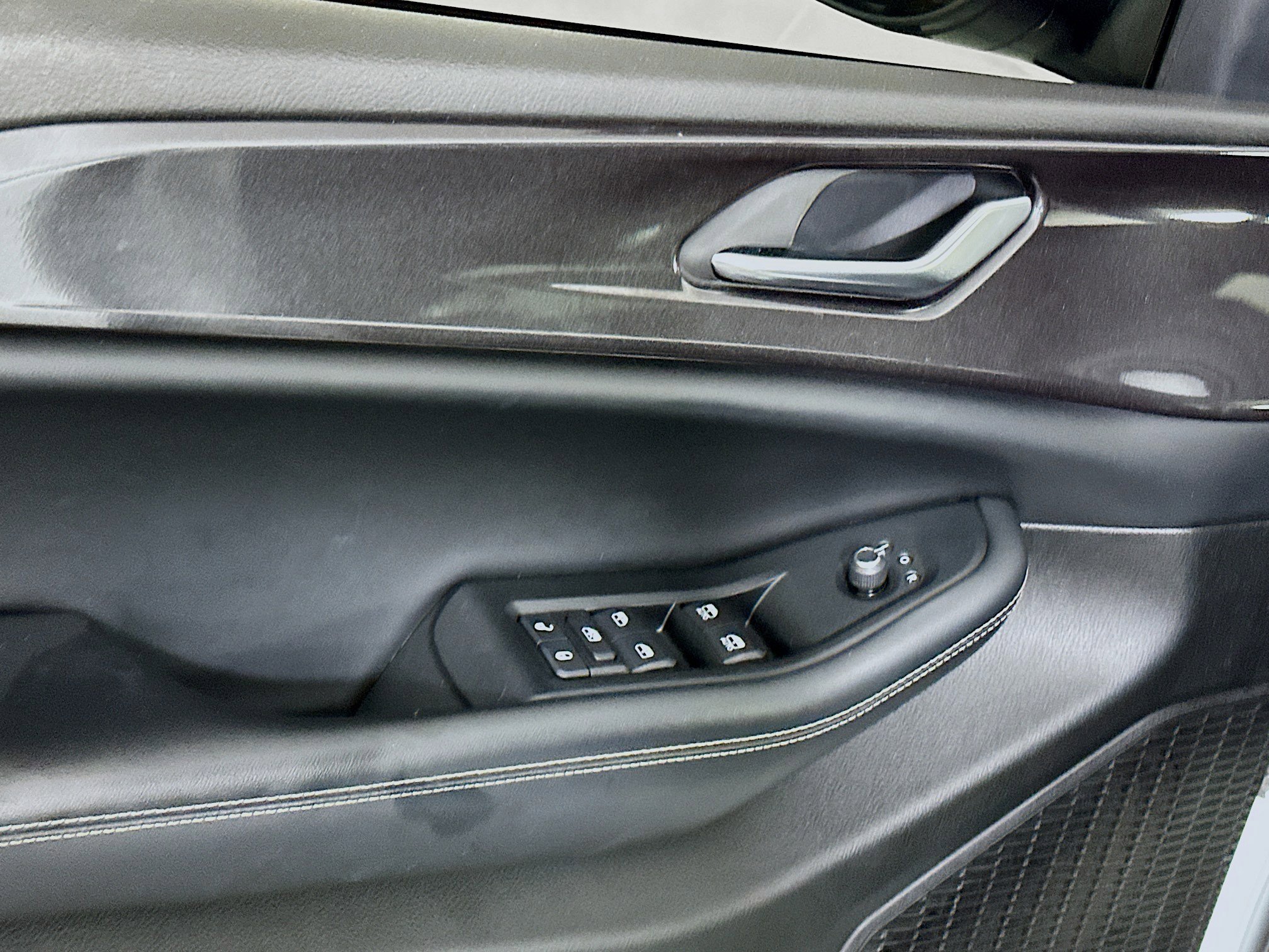 Used 2023 Jeep Grand Cherokee L Laredo RWD image 15