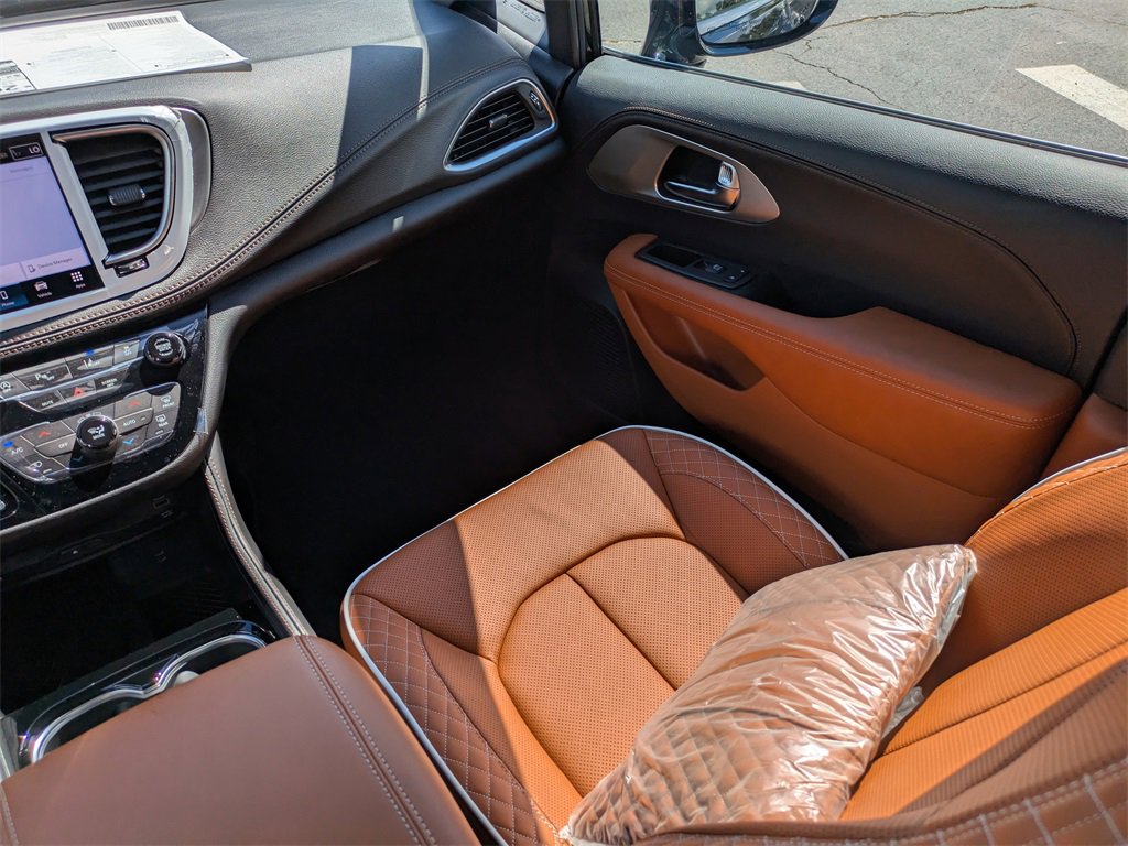 New 2026 Chrysler Pacifica Pinnacle image 22