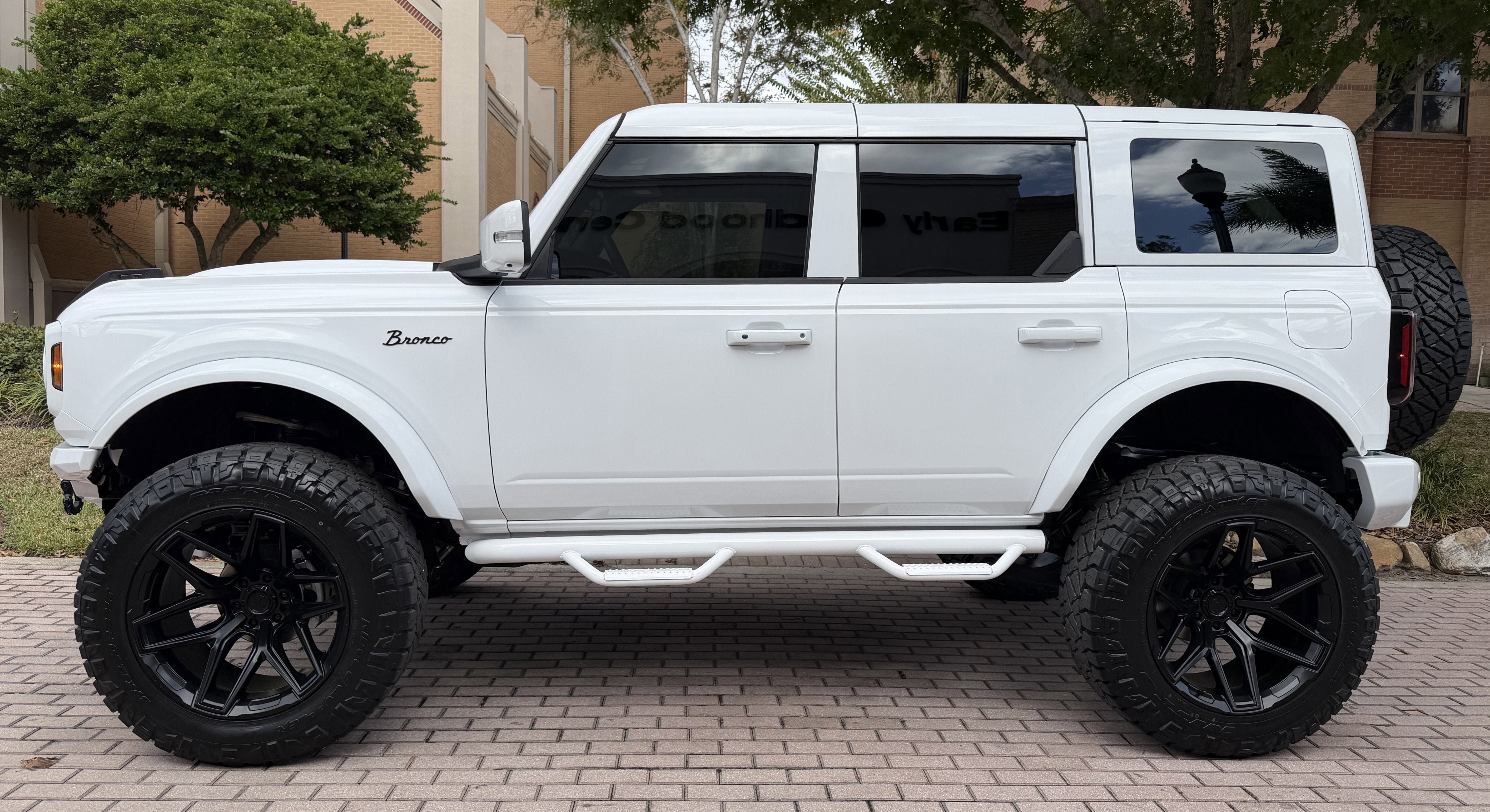 Used 2025 Ford Bronco Outer Banks AWD/4WD image 29