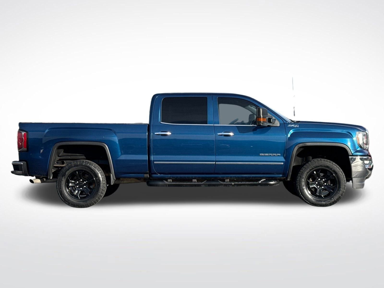 Used 2018 GMC Sierra 1500 SLT w/ Suspension Package, Off-Road image 2