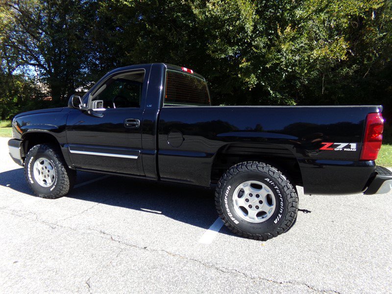 Used 2003 Chevrolet Silverado 1500 LS w/ Suspension Package, Off-Road AWD/4WD image 9