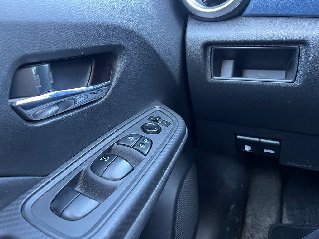 Used 2025 Nissan Versa SV FWD image 17