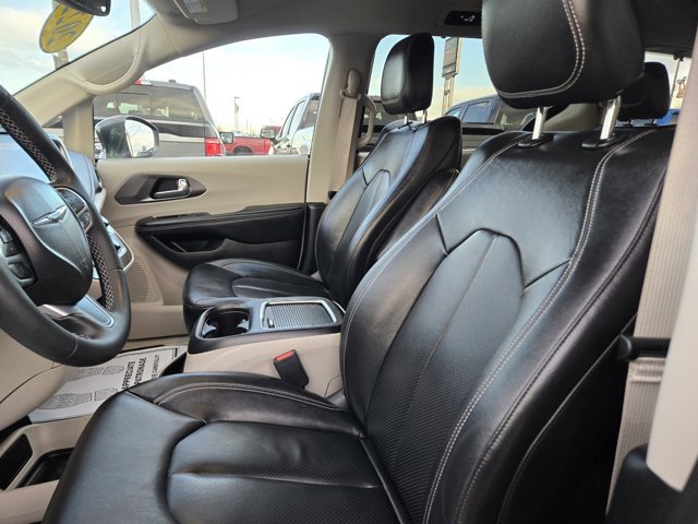 Used 2022 Chrysler Pacifica Touring-L image 28