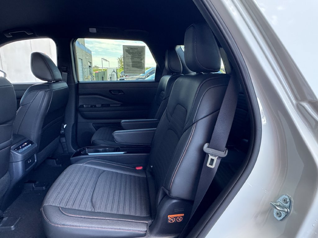 Used 2025 Nissan Pathfinder Rock Creek AWD/4WD image 29