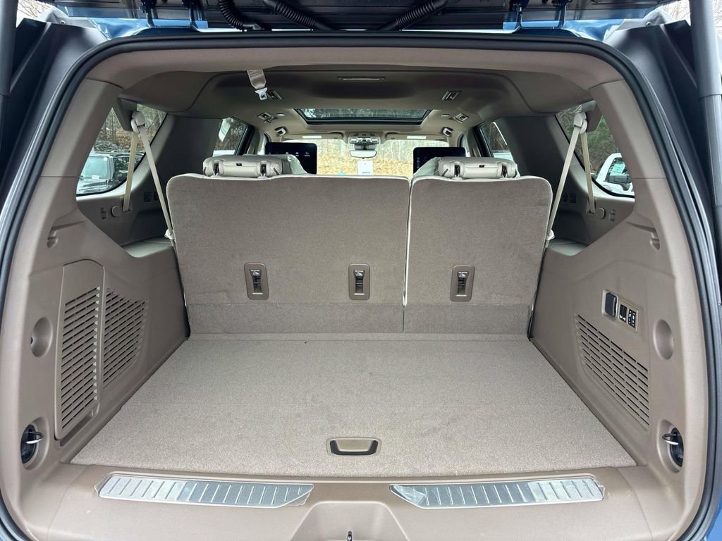New 2026 GMC Yukon XL Denali w/ Denali Reserve Package image 3