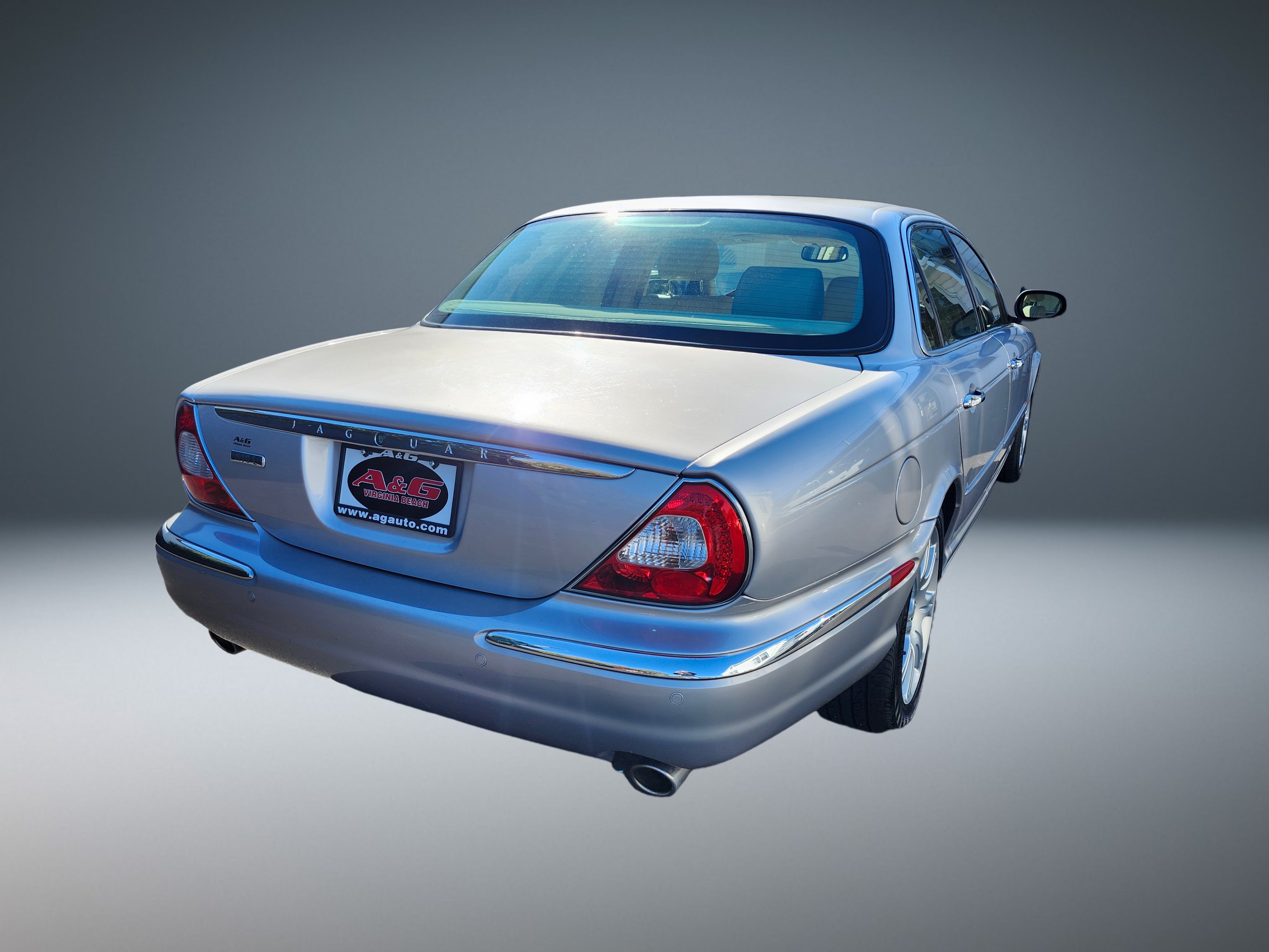 Used 2005 Jaguar XJ8 RWD image 3