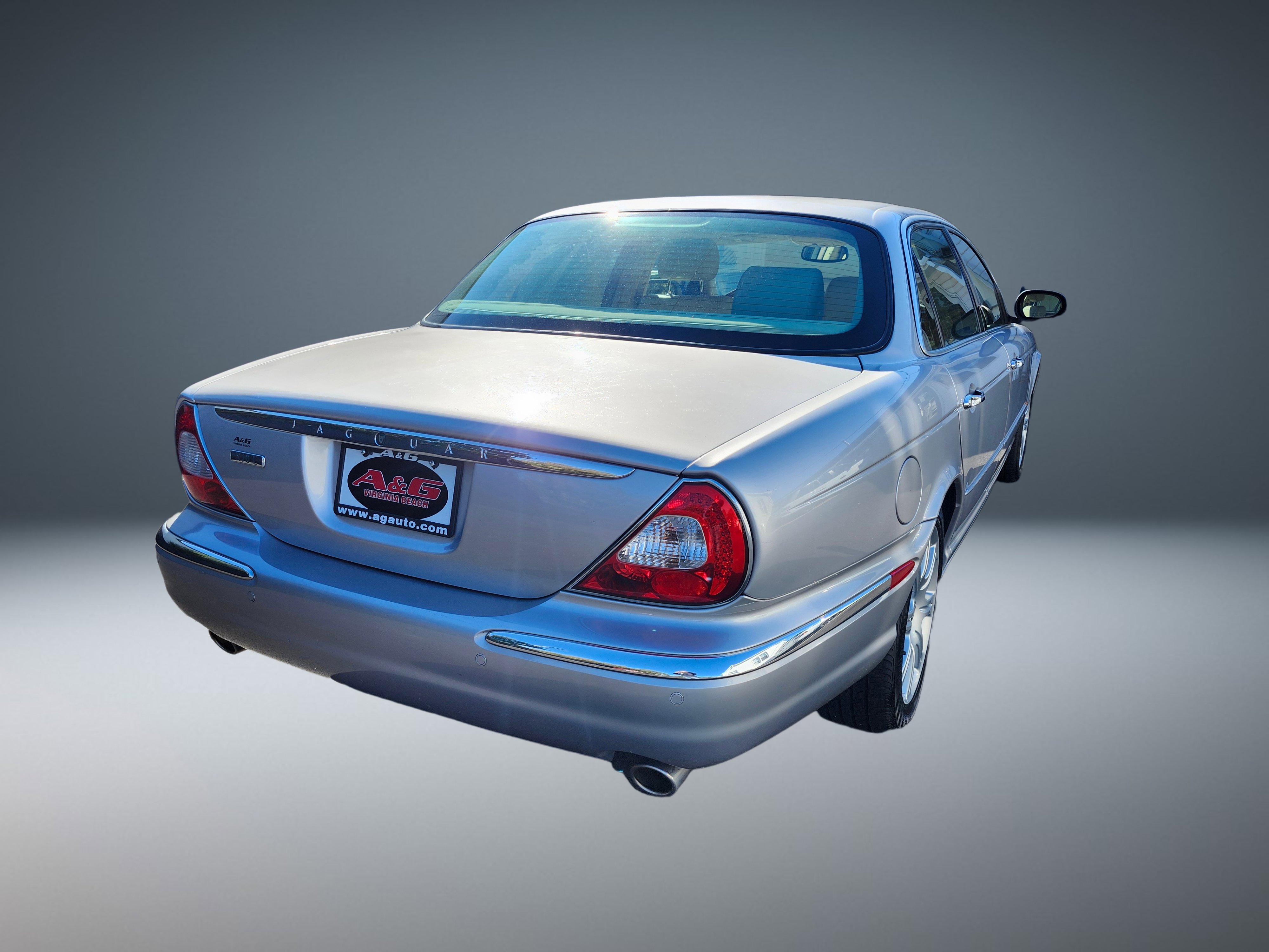 Used 2005 Jaguar XJ8 image 3