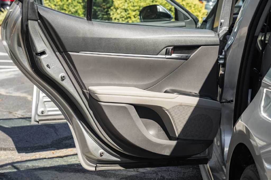 Used 2020 Toyota Camry SE w/ Sunroof Package FWD image 33