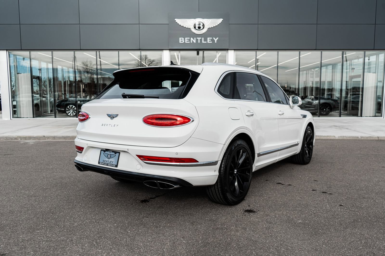 Used 2022 Bentley Bentayga image 3