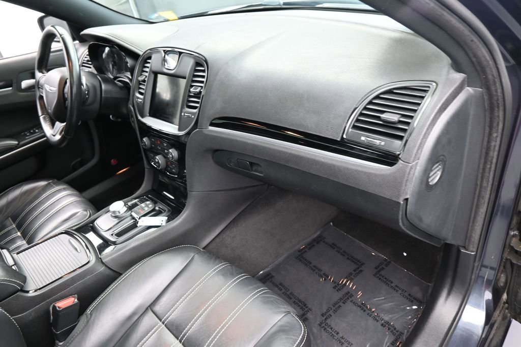 Used 2018 Chrysler 300 S w/ 300S Premium Group RWD image 46