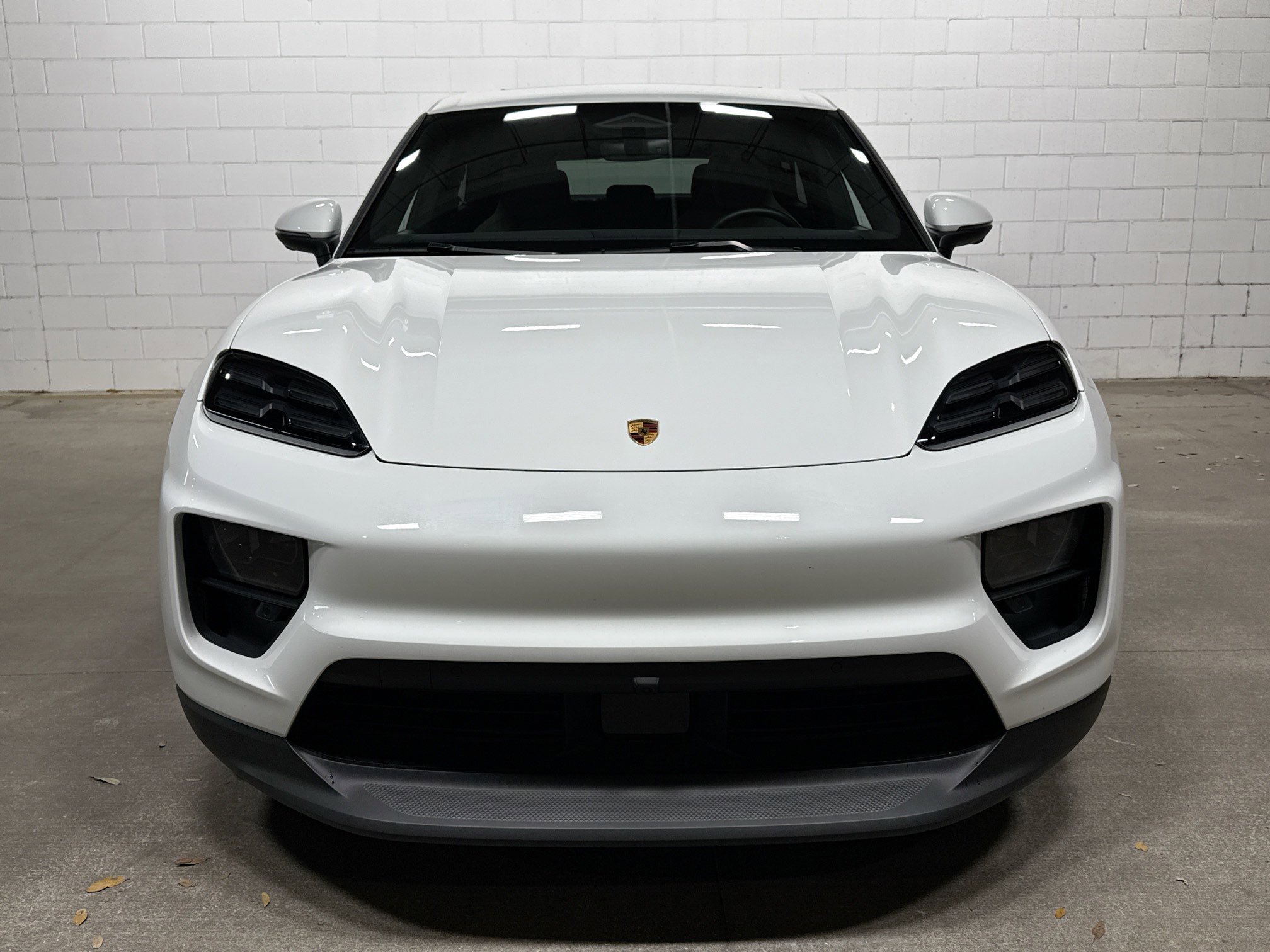 Certified 2025 Porsche Macan 4 Electric image 9