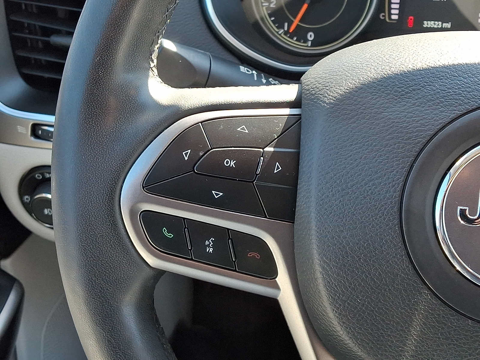 Used 2021 Jeep Cherokee Latitude Plus AWD/4WD image 19