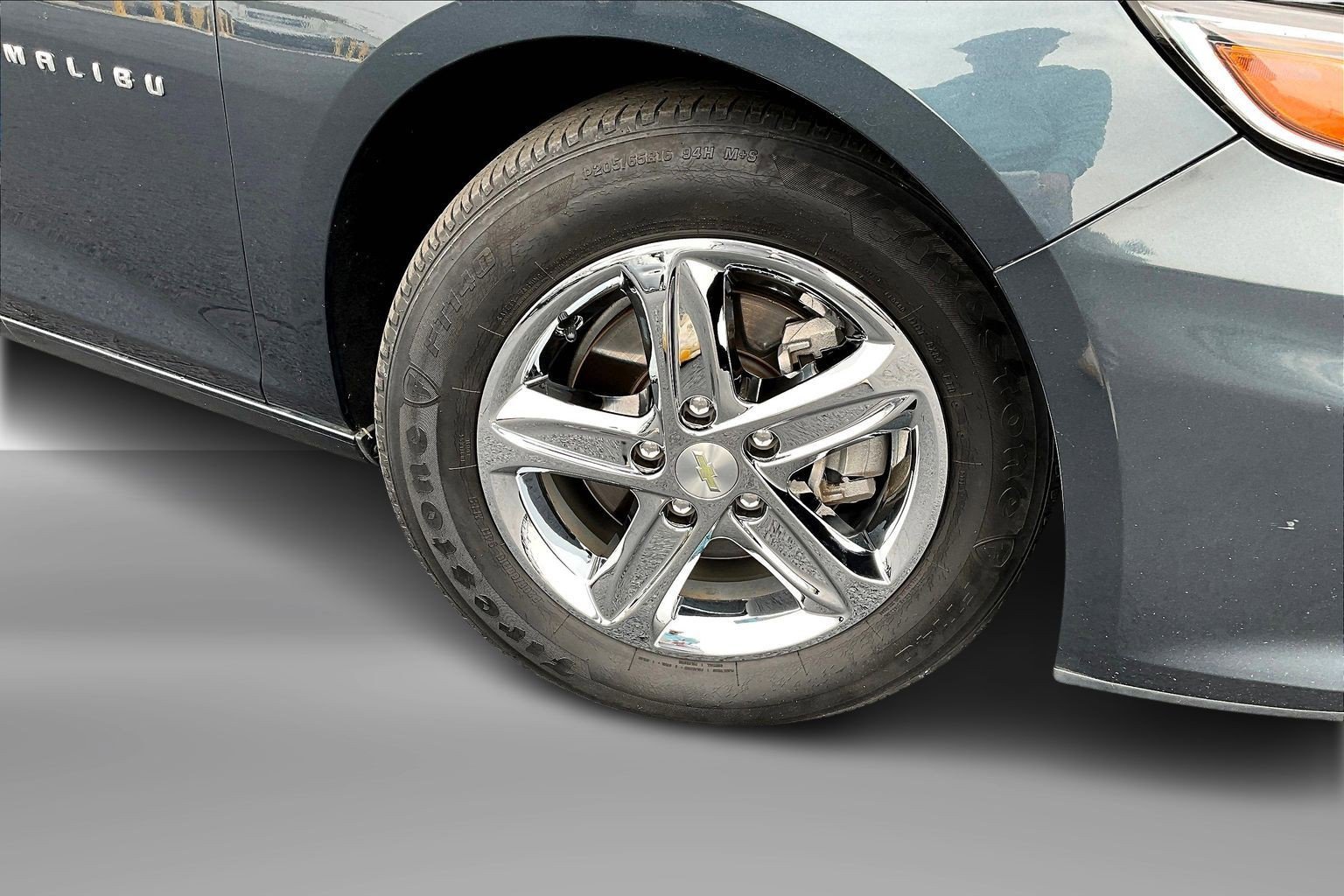 Used 2020 Chevrolet Malibu LS FWD image 2