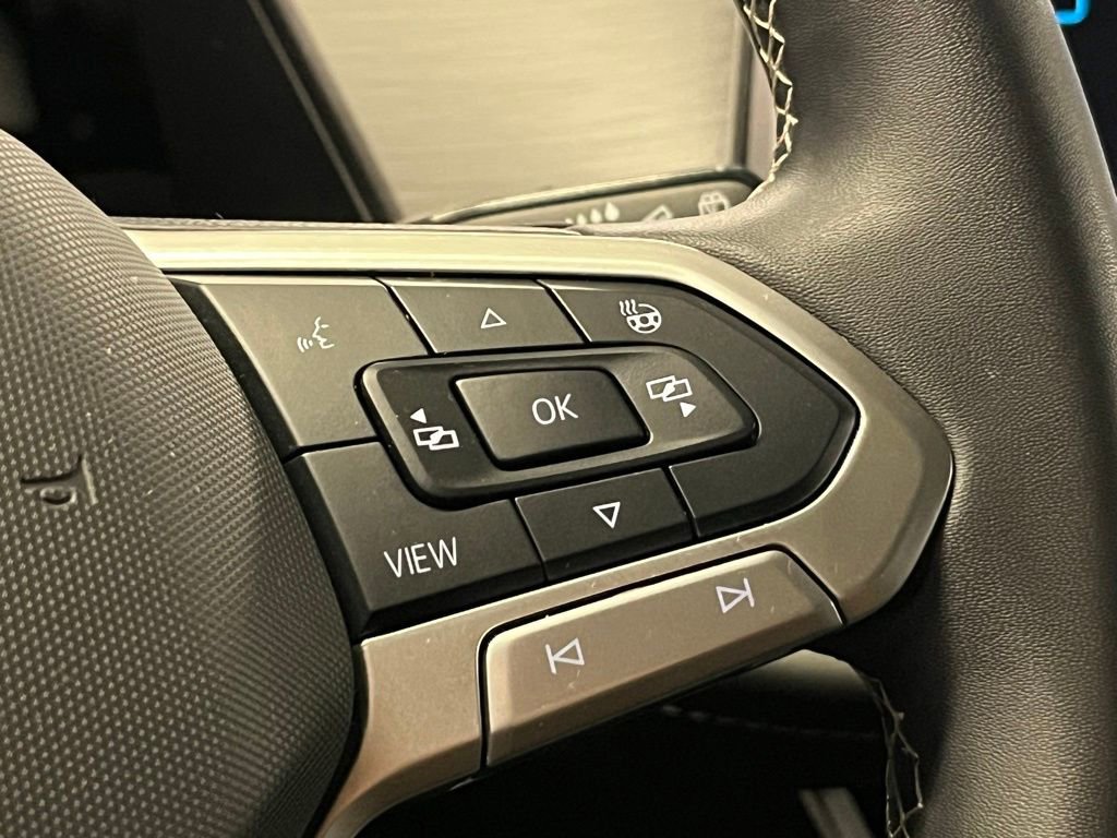 Used 2024 Volkswagen Atlas Cross Sport SE w/ Panoramic Sunroof Package image 26