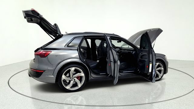 Used 2024 Audi Q8 e-tron Prestige AWD/4WD image 19