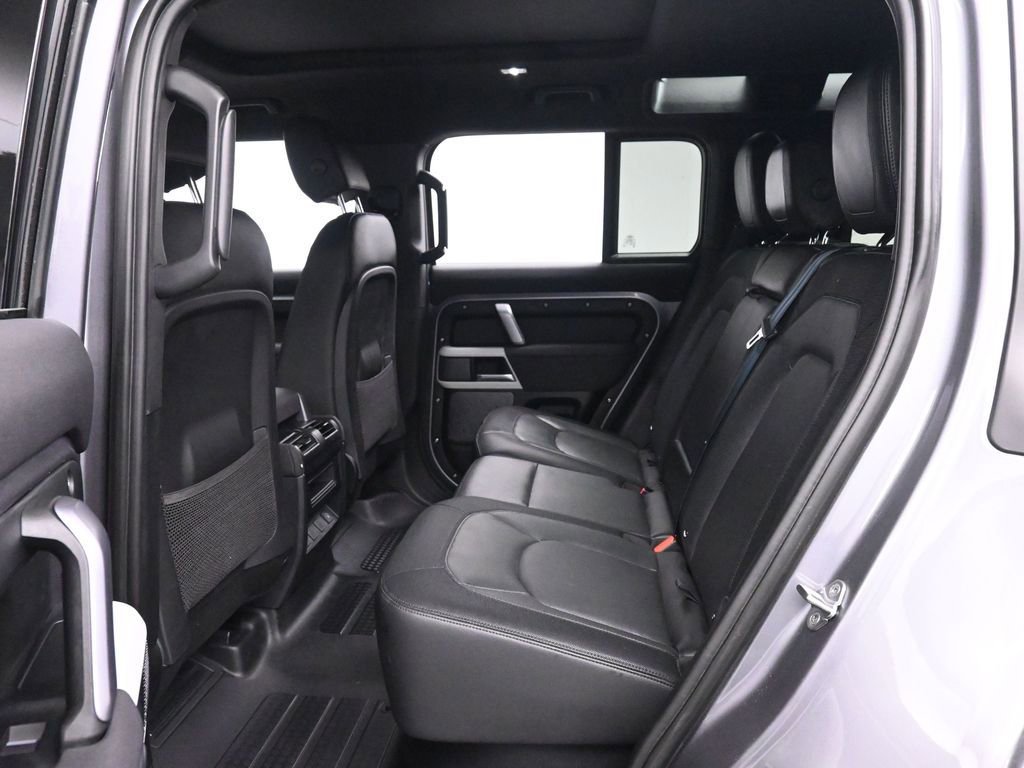 Used 2023 Land Rover Defender 110 X-Dynamic SE AWD/4WD image 17