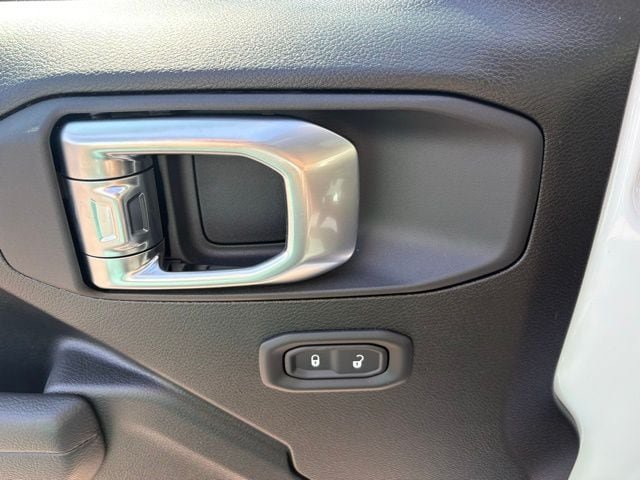 New 2026 Jeep Gladiator Sport AWD/4WD image 10
