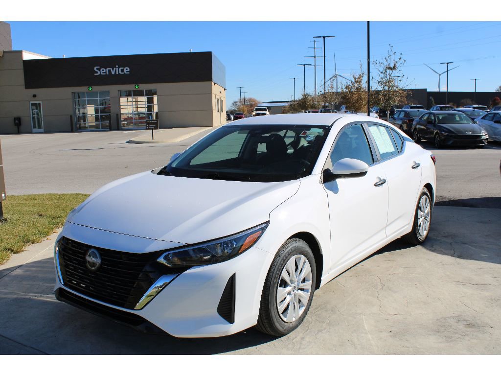 Used 2025 Nissan Sentra S image 7