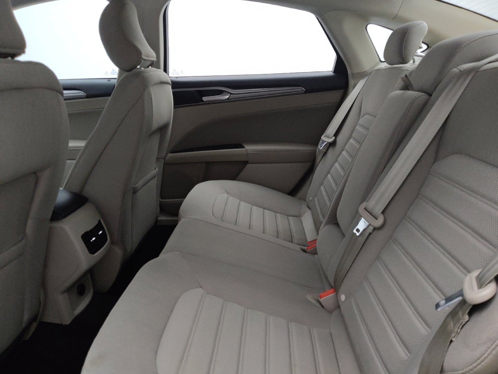 Used 2019 Ford Fusion SE image 18