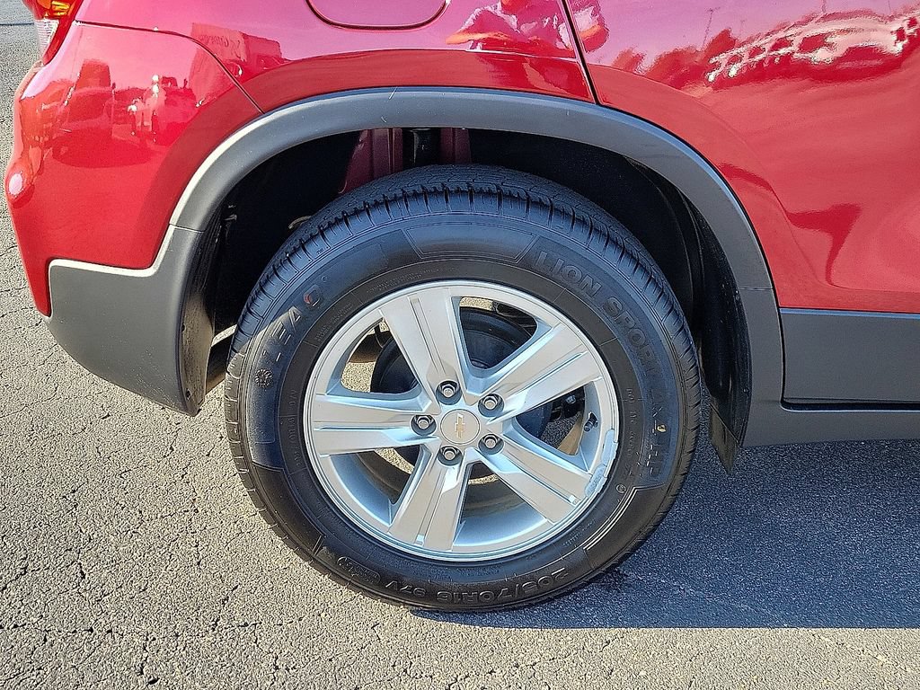 Used 2019 Chevrolet Trax LT w/ LT Convenience Package FWD image 7