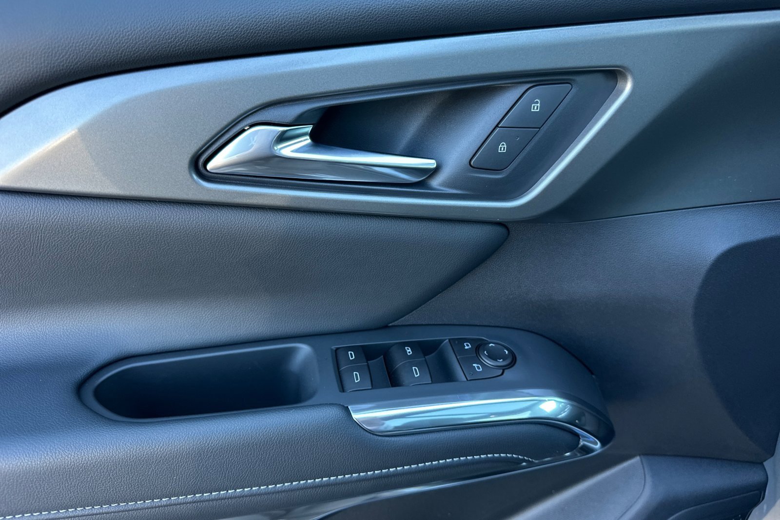 New 2026 Chevrolet Traverse LT w/ Sun and Wheel Package image 11