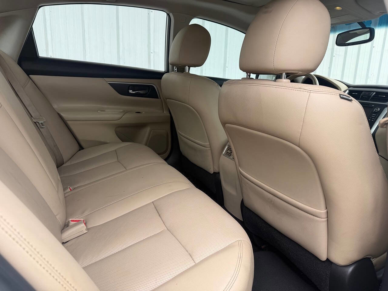 Used 2016 Nissan Altima 3.5 SL FWD image 16