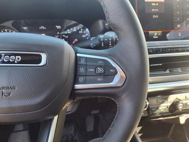 Used 2025 Jeep Compass Limited w/ Sun & Sound Group AWD/4WD image 15