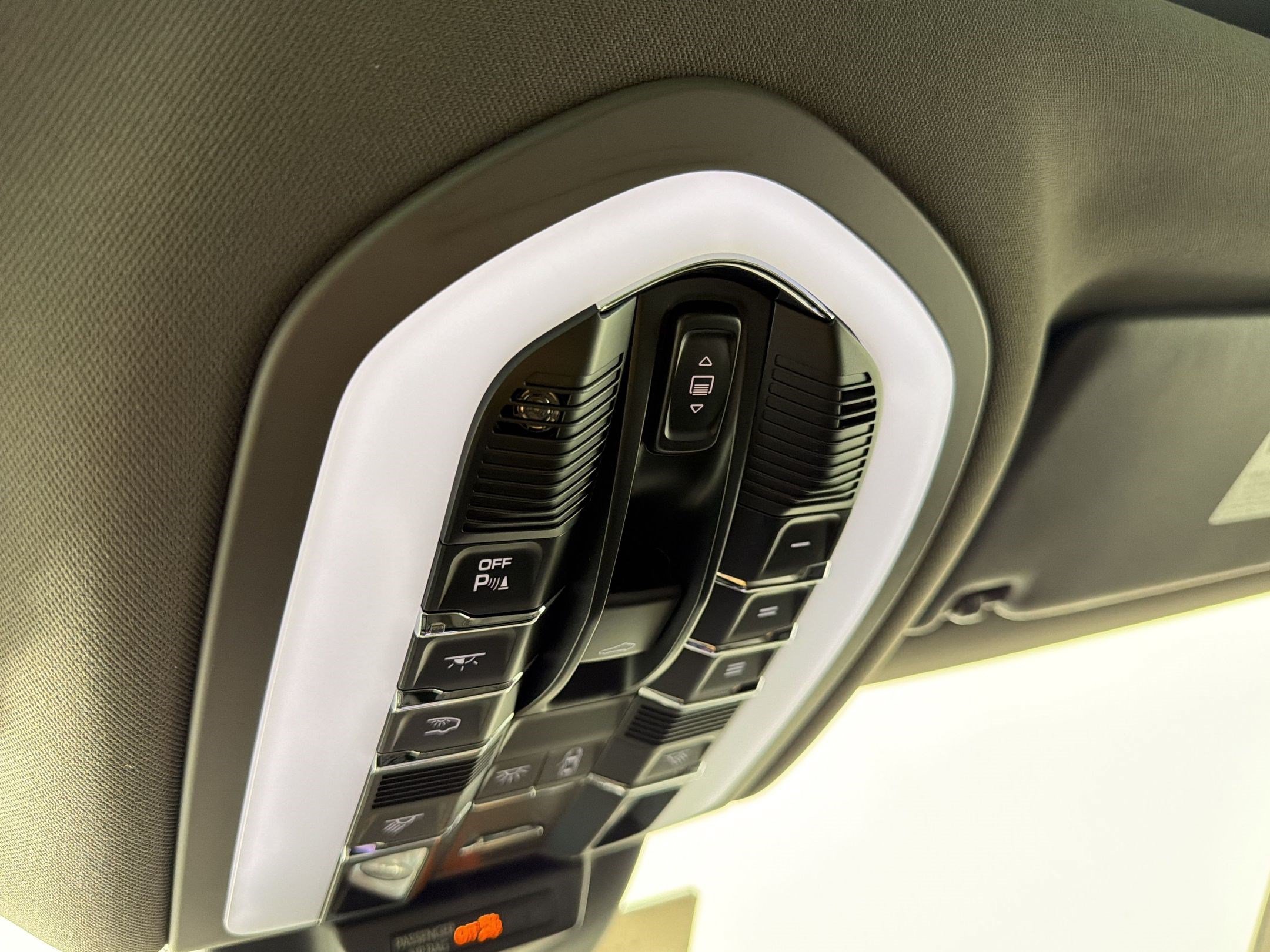 Certified 2022 Porsche Macan AWD/4WD image 22