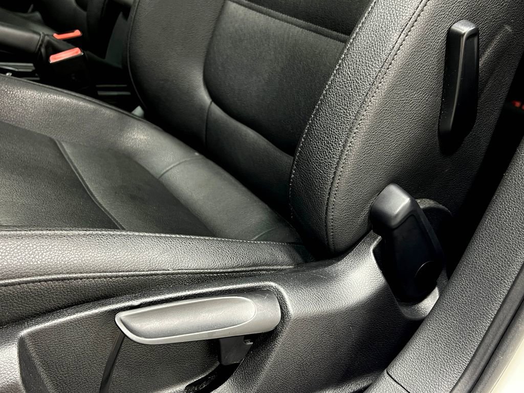 Used 2011 Volkswagen Jetta SEL image 16